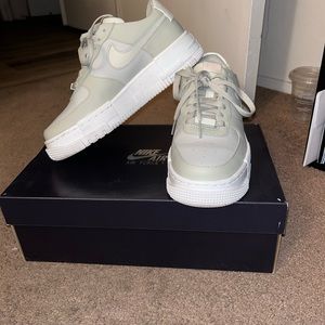 Women’s 7.5 Nike Air Force Pixel “Light Stone”